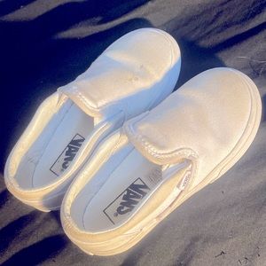 White 9.5 slip on band for girls